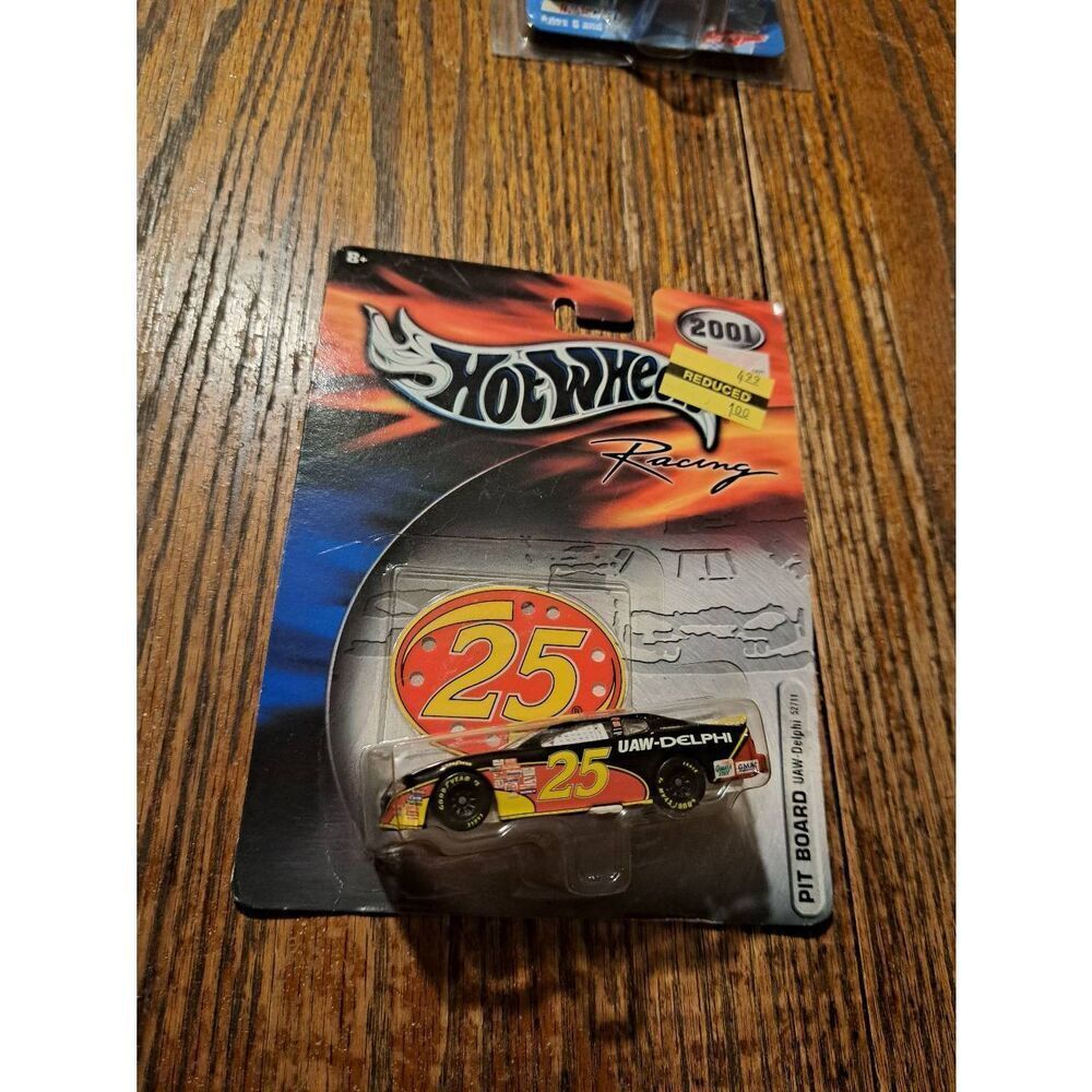 2001 Hot Wheels Racing #25 UAW-Delphi Jerry Nadeau 1:64 Die Cast NASCAR Race Car